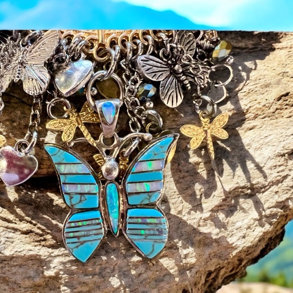 Vintage Turquoise, mother of pearl and abalone Butterfly charm necklace - Picture 10 of 17